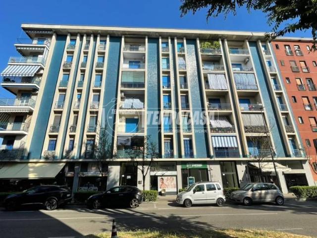 Vendesi trilocale a Cologno Monzese via Milano 83
