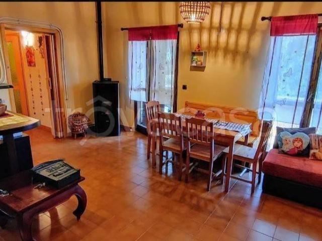 Vendesi trilocale a Corio via pian audi