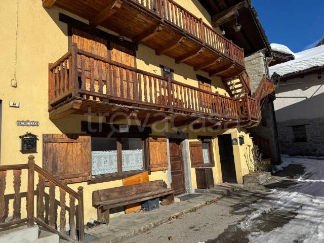 Vendesi trilocale a Courmayeur via passerin d'entreves