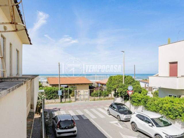 Vendesi trilocale a Fiumicino via valledoria, Passo Oscuro