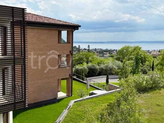 Vendesi trilocale a Garda via Pignoi