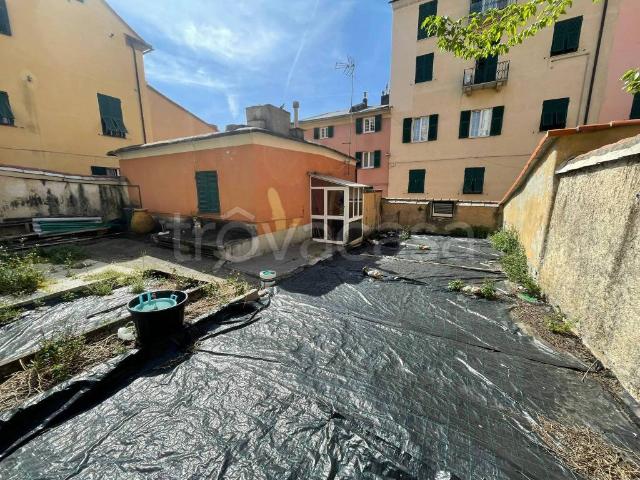 Vendesi trilocale a Genova via Arnaldo Fusinato, 23, Pra'