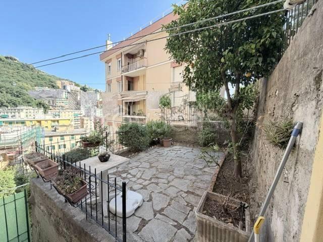 Vendesi trilocale a Genova via Giacomo Grasso, 7, Borgoratti
