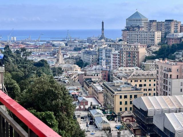 Vendesi trilocale a Genova via Forlì, Dinegro