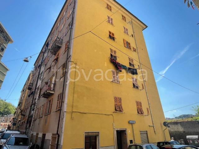 Vendesi trilocale a Genova via Silvio Spaventa, Sampierdarena