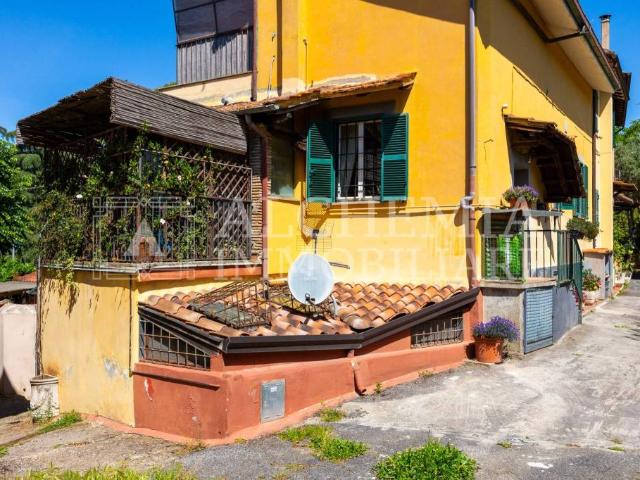 Vendesi trilocale a Grottaferrata via del Fico, 72