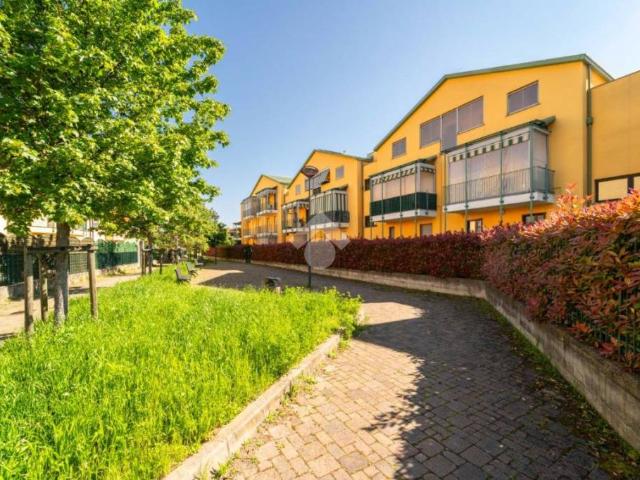 Vendesi trilocale a Grugliasco viale de andrè, 23