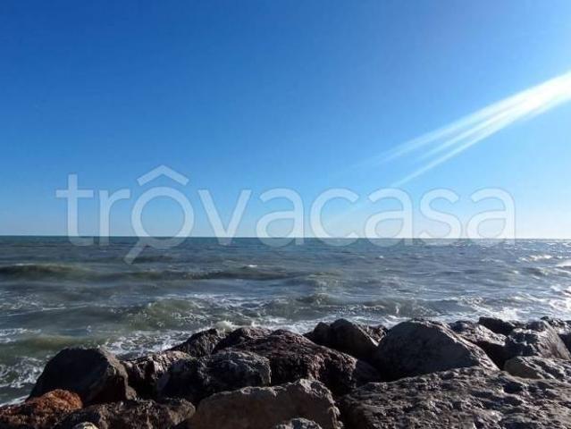 Vendesi trilocale a Jesolo piazza Drago
