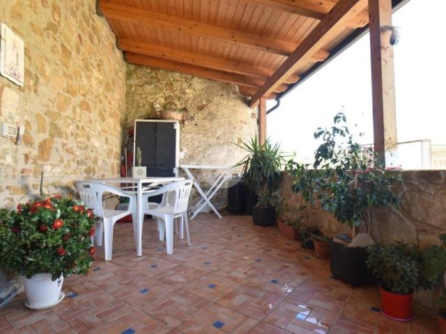 Vendesi trilocale a Laureana Cilento