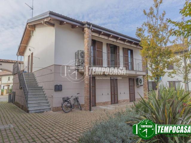 Vendesi trilocale a Linarolo via Matteotti