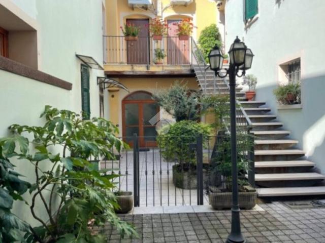 Vendesi trilocale a Lonato del Garda via barzoni, 1