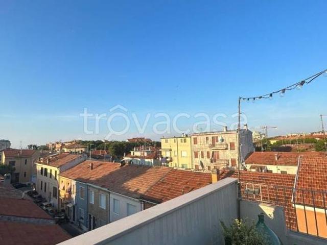 Vendesi trilocale a Pesaro via Mario Paterni, Porto