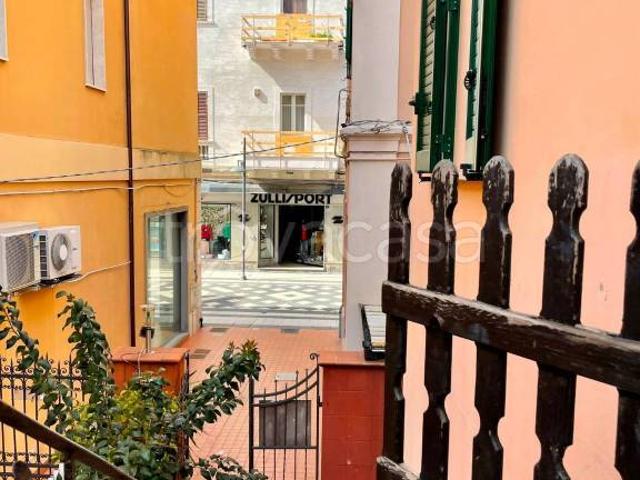 Vendesi trilocale a Pescara via Firenze, 162, Piazza Salotto Corso Umberto