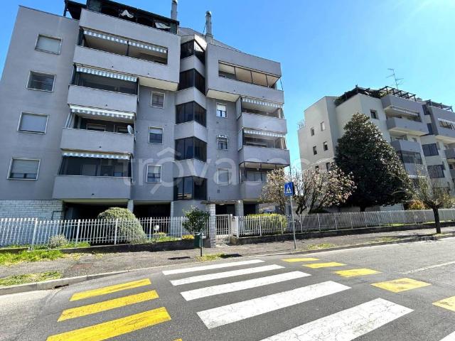 Vendesi trilocale a Pieve Emanuele via Marche, Fizzonasco