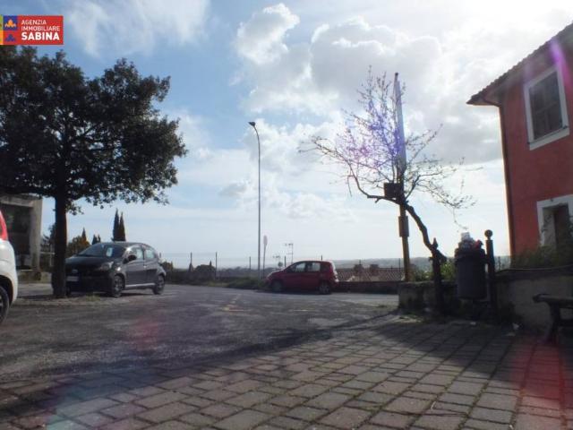 Vendesi trilocale a Poggio Mirteto via Ottorino Caproni, San Luigi