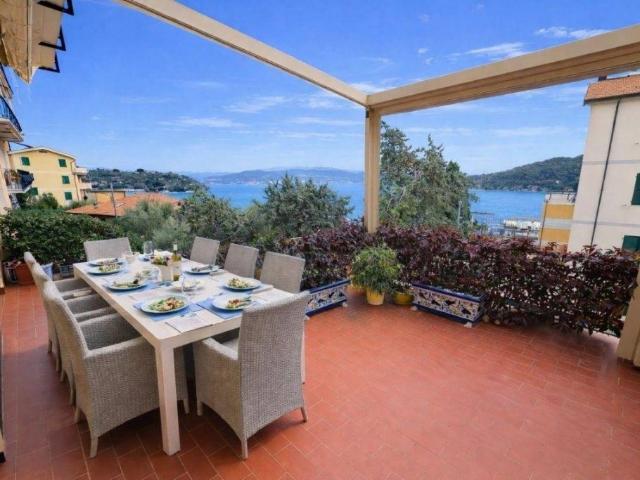 Vendesi trilocale a Portovenere via delle Ville