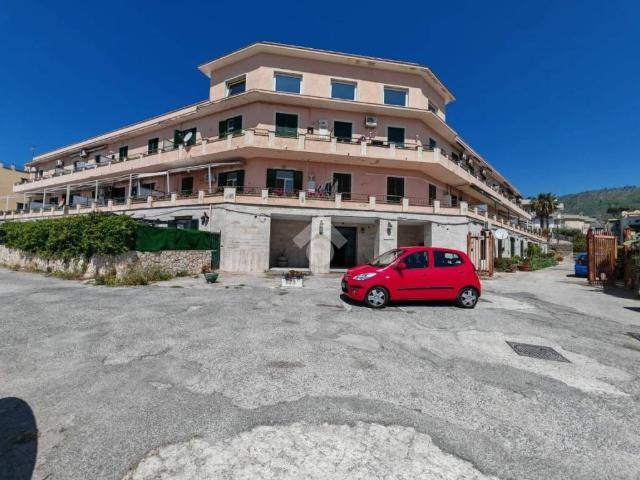 Vendesi trilocale a Pozzuoli, Arco Felice