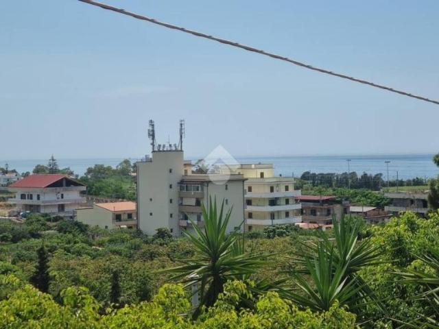 Vendesi trilocale a Reggio di Calabria via Spontone, Catona Villa San Giuseppe
