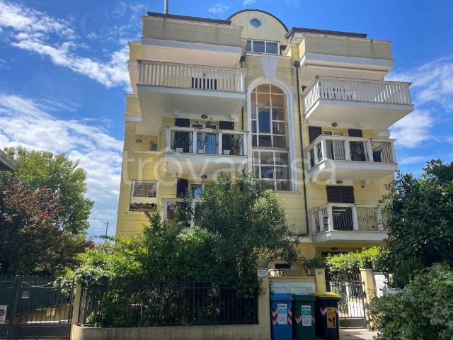 Vendesi trilocale a Riccione, Alba Mare
