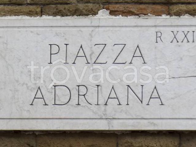 Vendesi trilocale a Roma piazza Adriana, 5, Prati