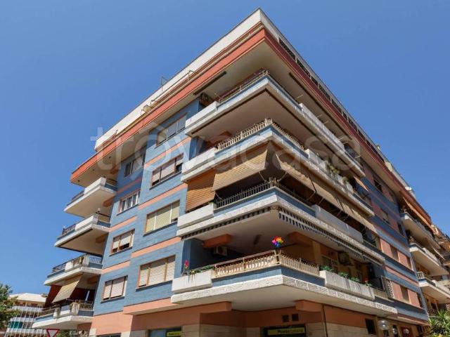 Vendesi trilocale a Roma via Alcide Pedretti, 68, Ostia Ponente