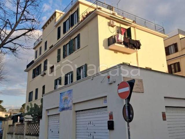 Vendesi trilocale a Roma via Casilina, 638, Torpignattara
