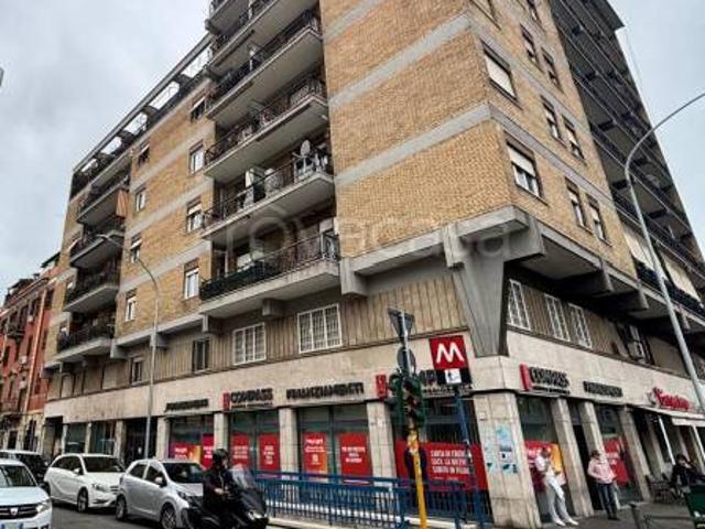 Vendesi trilocale a Roma via dei Fulvi, 2B, Quadraro