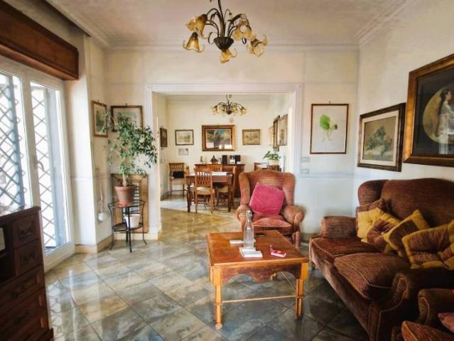 Vendesi trilocale a Roma via dei Glicini, Centocelle