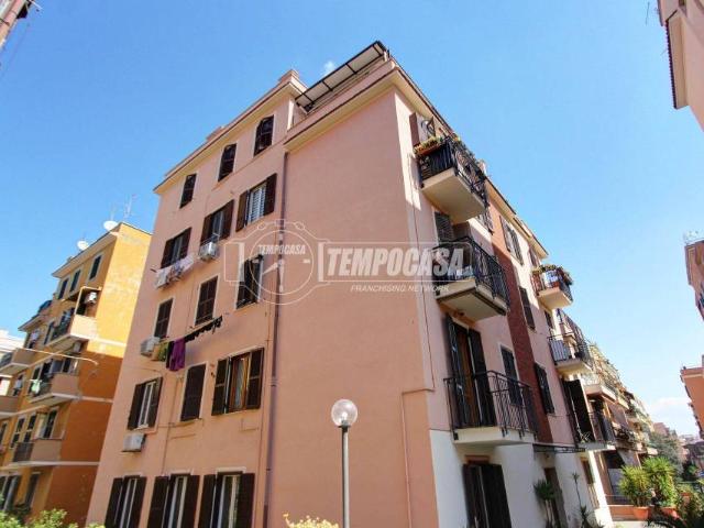 Vendesi trilocale a Roma via dei Mughetti, Centocelle