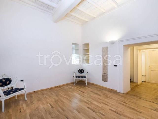 Vendesi trilocale a Roma via del Corallo, 9, Piazza Navona