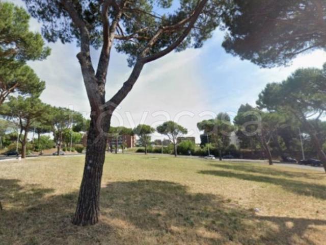Vendesi trilocale a Roma via Fiume delle Perle, Mostacciano