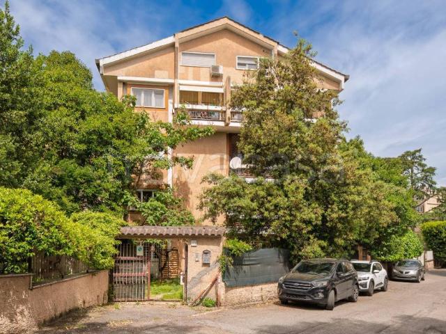 Vendesi trilocale a Roma via Giulio Galli, La Giustiniana