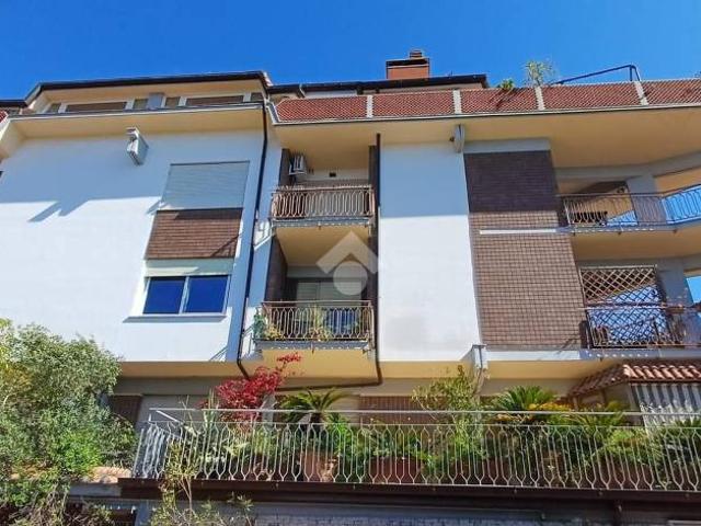 Vendesi trilocale a Roma via grassano, 27, Quarto Miglio