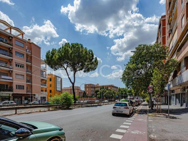Vendesi trilocale a Roma via Palmanova, Villa Gordiani