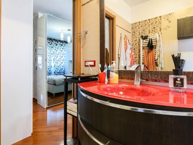 Vendesi trilocale a Roma via Raffaello Liberti, Ponte di Nona
