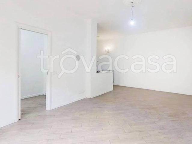 Vendesi trilocale a Roma via Tespi, 234, Axa