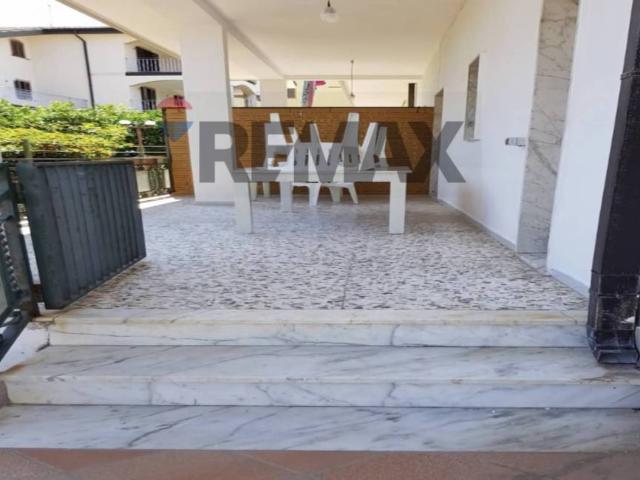 Vendesi trilocale a Roseto Capo Spulico via Magna Grecia, 15