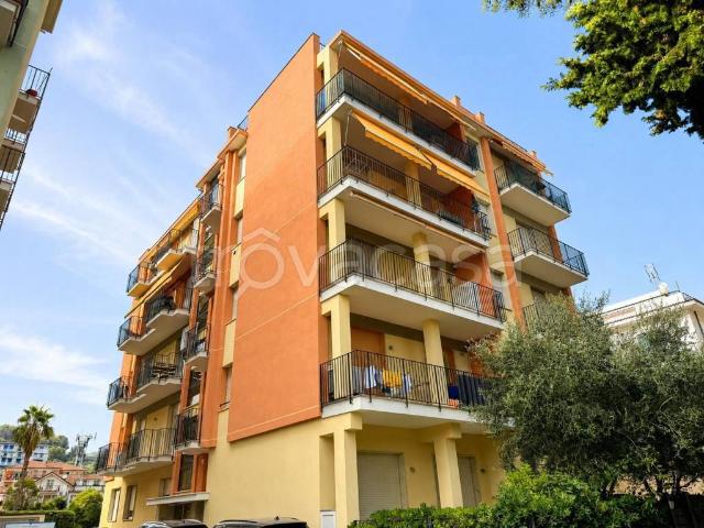 Vendesi trilocale a San Bartolomeo al Mare