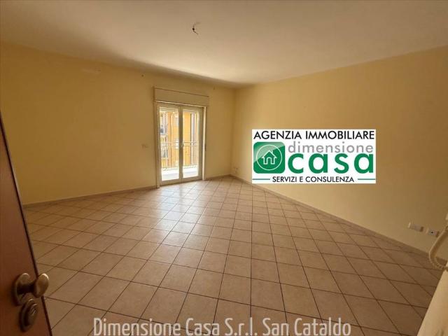 Vendesi trilocale a San Cataldo via cristoforo colombo 12