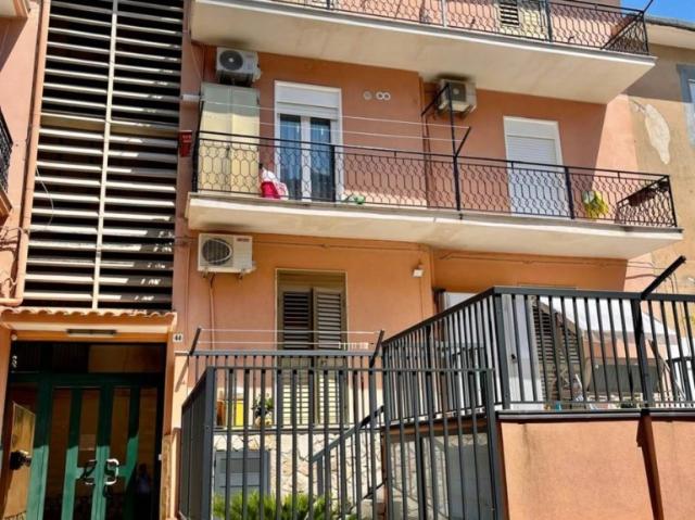 Vendesi trilocale a San Cataldo via mazzini 44