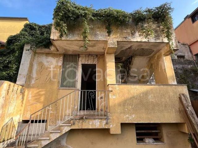 Vendesi trilocale a Santa Maria la Carità via Petraro
