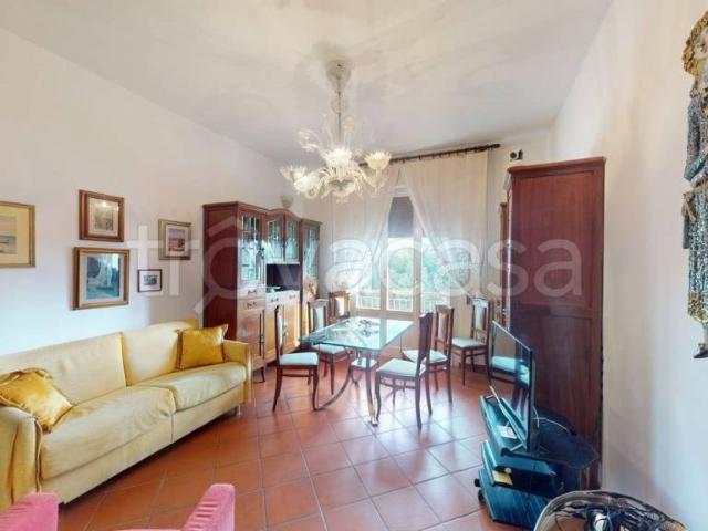Vendesi trilocale a Scandicci via Grazia Deledda