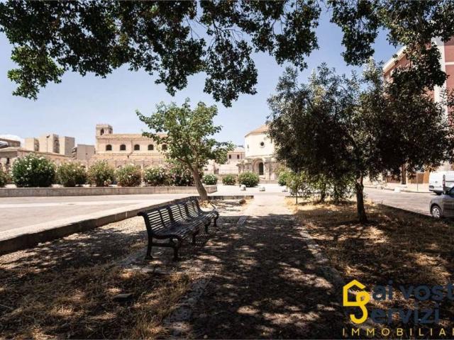 Vendesi trilocale a Siracusa piazza s.lucia, Borgata Santa Lucia