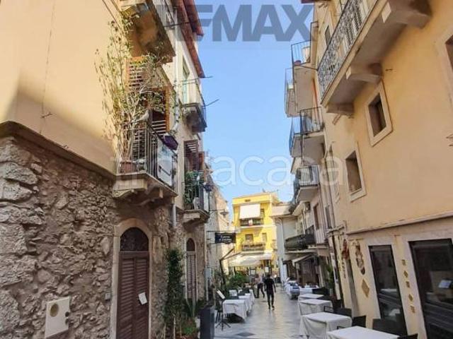 Vendesi trilocale a Taormina via Giardinazzo, 1