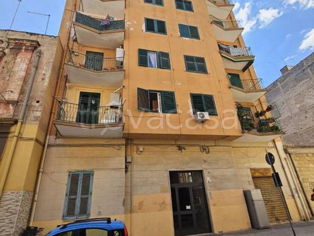 Vendesi trilocale a Taranto via Nettuno, 23, Tre Carrare