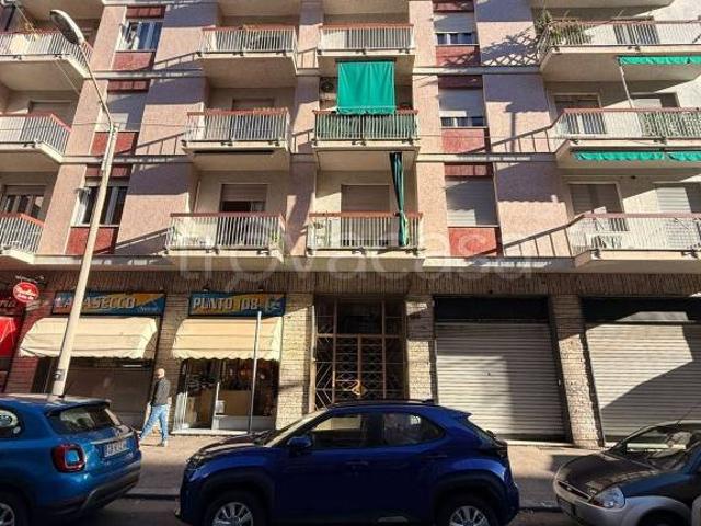 Vendesi trilocale a Torino via Barletta, 108, Santa Rita