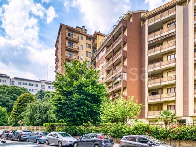 Vendesi trilocale a Torino via Valgioie, 88, Parella