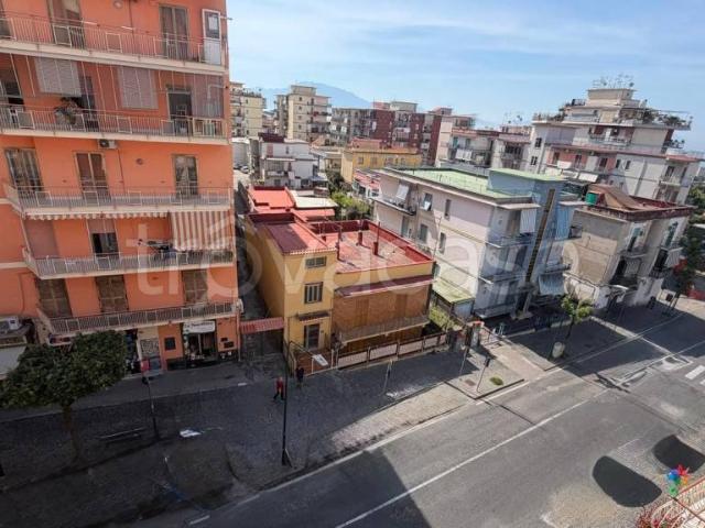 Vendesi trilocale a Torre del Greco via Alcide De Gasperi, 30