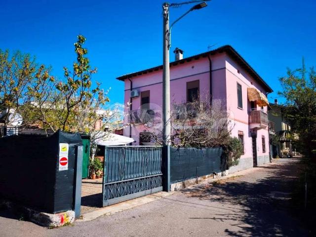Vendesi trilocale a Varese via Emma Macchi Zonda, 54, Biumo Inferiore Superiore