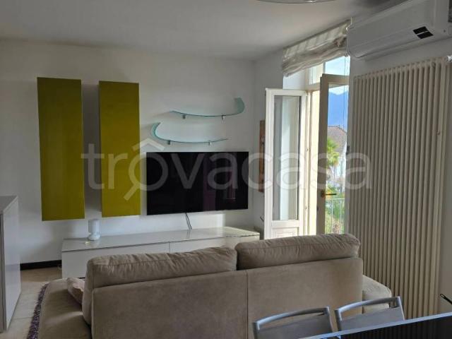 Vendesi trilocale a Verbania via Oro, Intra